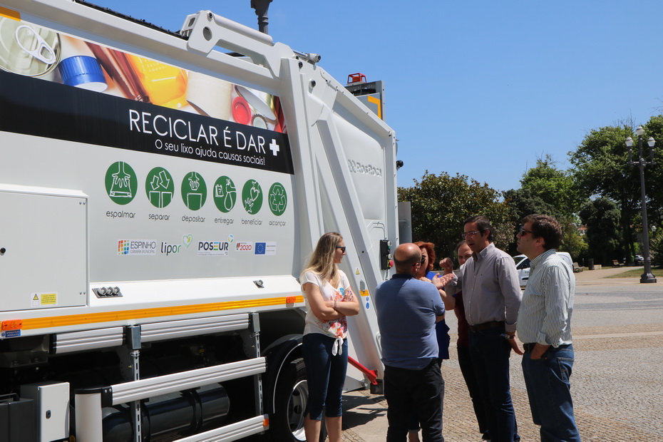 Autarquia recebe viatura da LIPOR para recolha seletiva de resíduos recicláveis #2